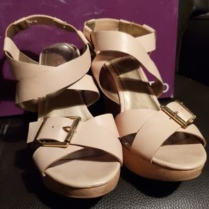 Me too heels amazing condition size 7.5